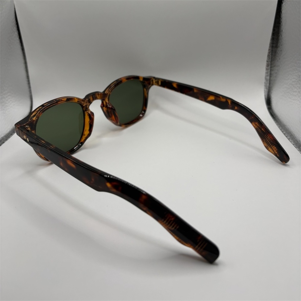 Leopard print round frame sunglasses with dark tinted lenses - Picture 3 of 3